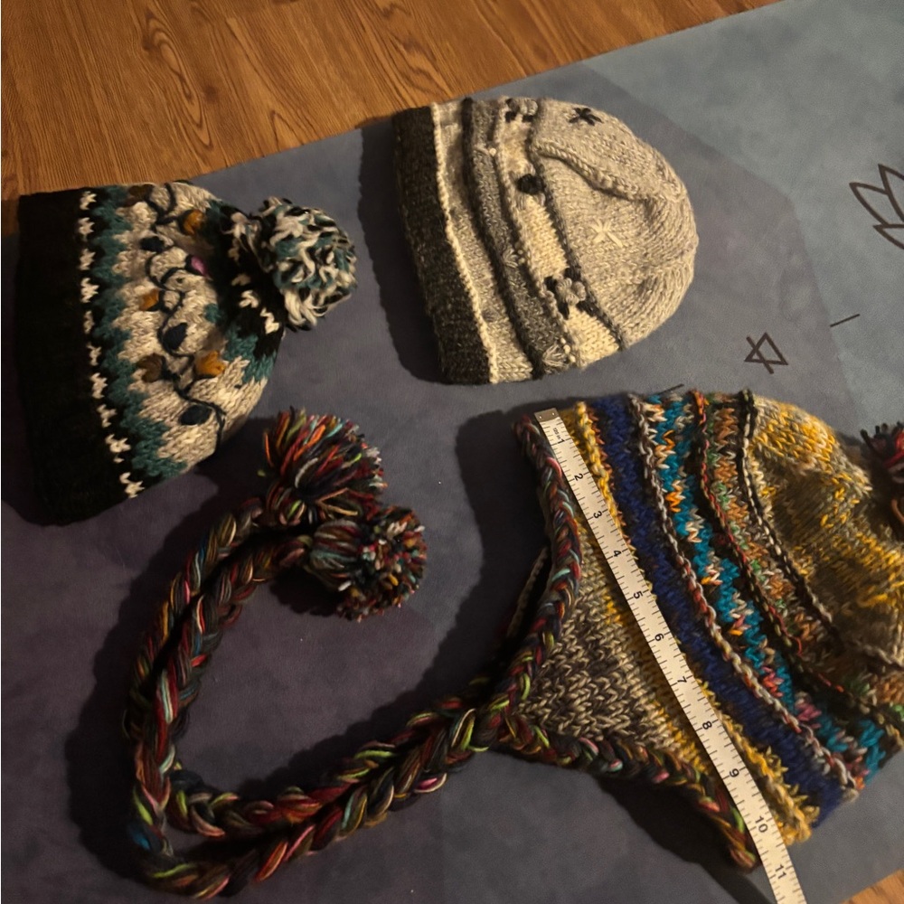 Nepal 100% hand-knit wool unisex hat.